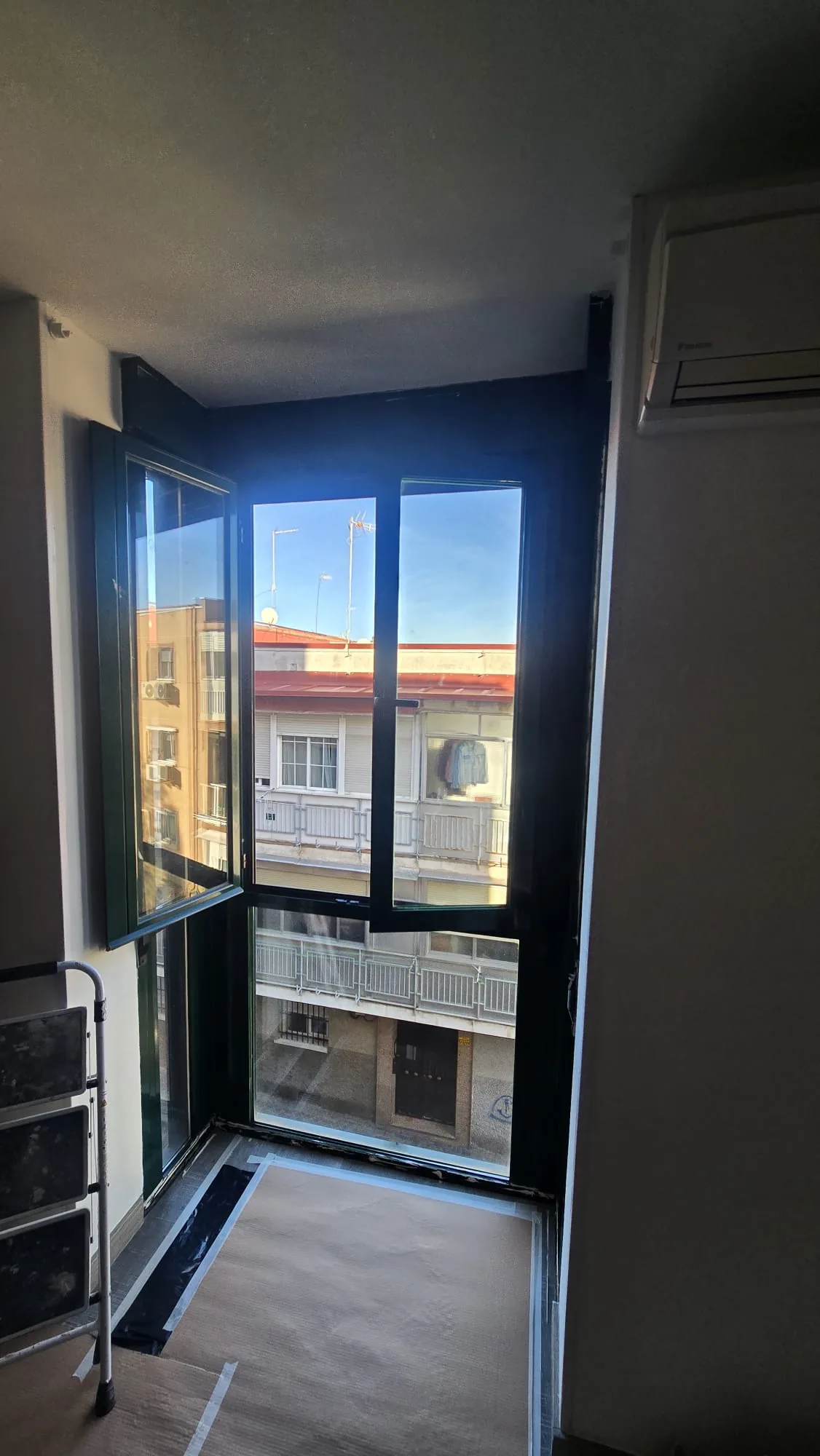 Cerramiento y mirador bicolor con rotura de puente térmico - mir 7